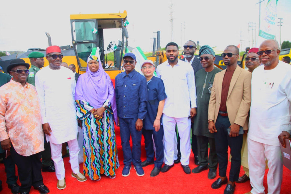 Image of Nyesom Wike flagging off construction of Abuja Road